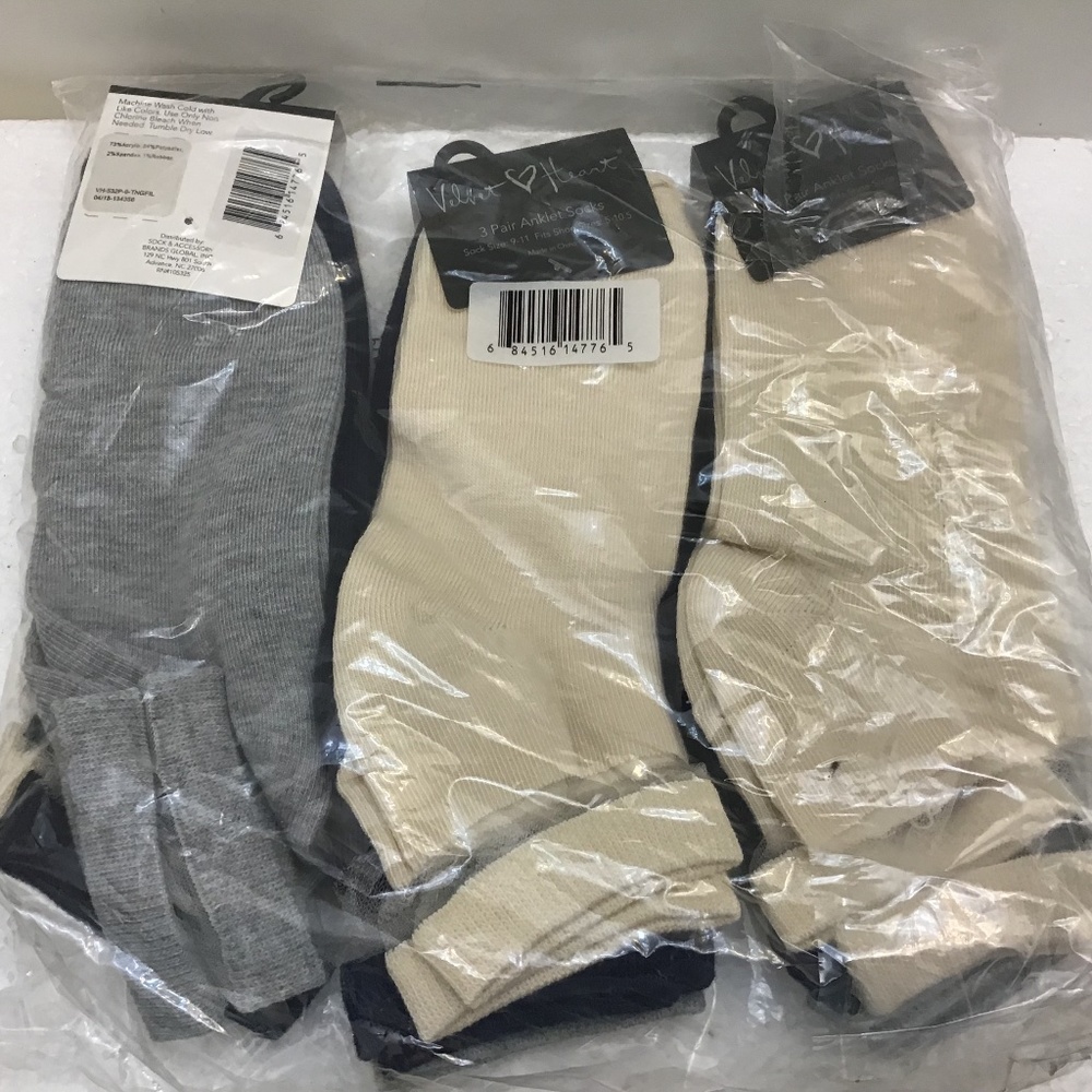 9 Pairs Velvet Heart Anklet Socks Mesh Trim New in Package Black Tan & G…